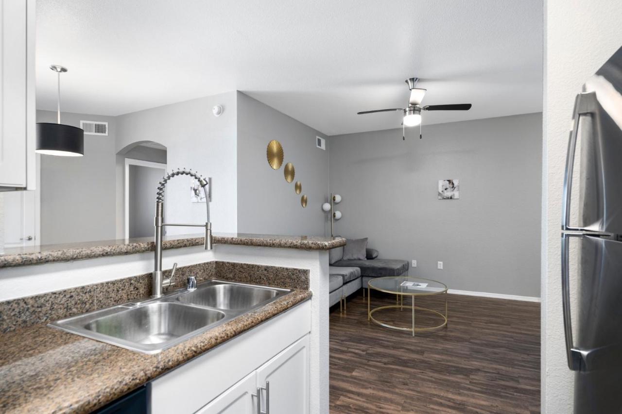 Luxury Mountain View 2Br With Balcony Located In Scottsdale Leilighet Eksteriør bilde