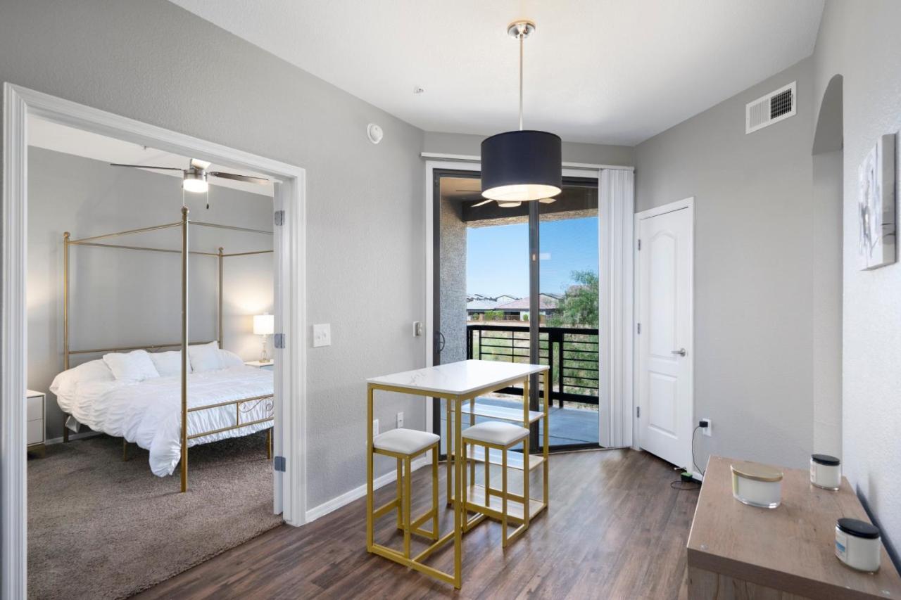 Luxury Mountain View 2Br With Balcony Located In Scottsdale Leilighet Eksteriør bilde